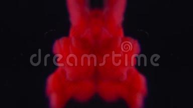 红色染料喷洒就像水中的血液一样对称的抽象背景视频